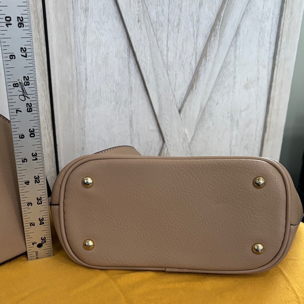 Elegant Tan Women's Bag Set - Picture 14 of 14